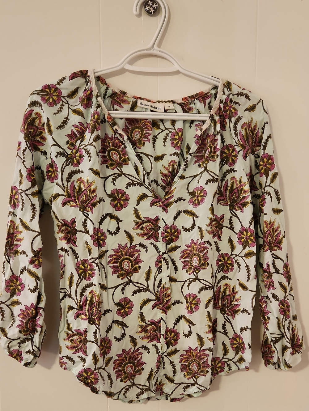 Roller Rabbit Mint Floral V-Neck Blouse with Pink and Olive Motif